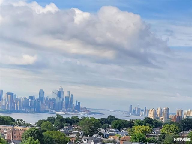 300 Winston Drive 1418, Cliffside Park, NJ 07010