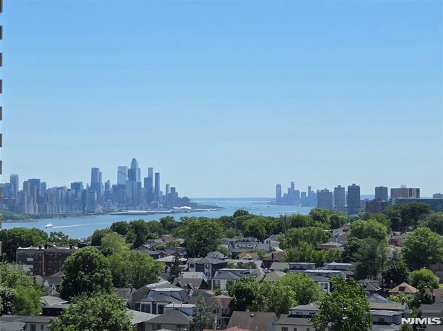 300 Winston Drive 1418, Cliffside Park, NJ 07010