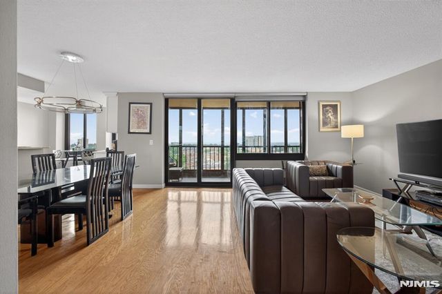 300 Winston Drive 1418, Cliffside Park, NJ 07010