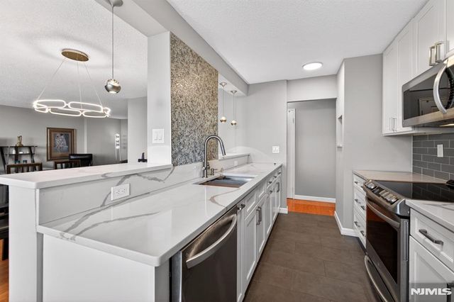 300 Winston Drive 1418, Cliffside Park, NJ 07010