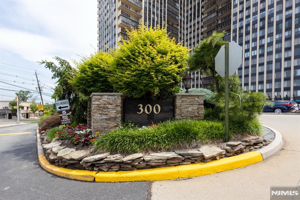300 Winston Drive 1418, Cliffside Park, NJ 07010