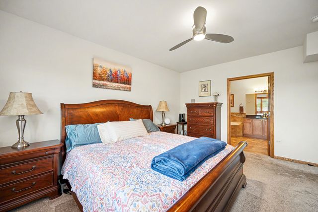 8505 Woodward Avenue 403, Woodridge, IL 60517