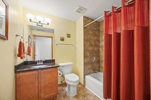 8505 Woodward Avenue 403, Woodridge, IL 60517
