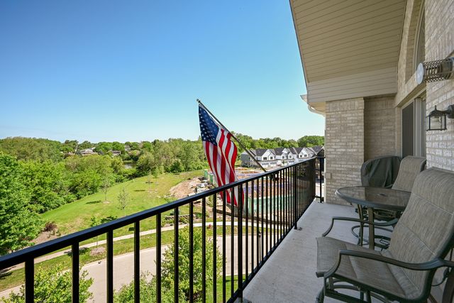 8505 Woodward Avenue 403, Woodridge, IL 60517