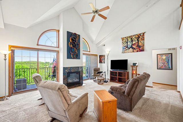8505 Woodward Avenue 403, Woodridge, IL 60517