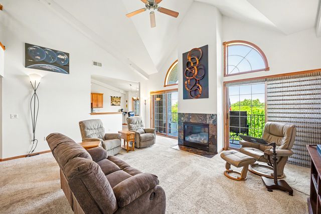 8505 Woodward Avenue 403, Woodridge, IL 60517
