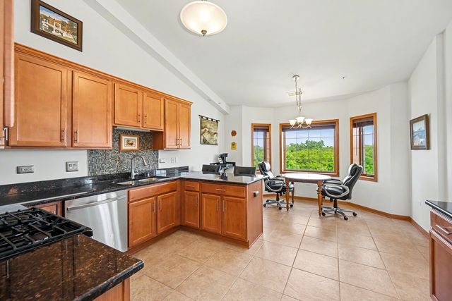 8505 Woodward Avenue 403, Woodridge, IL 60517