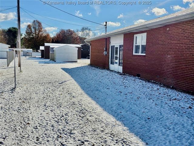 220 Simmons Drive, Millwood, WV 25262