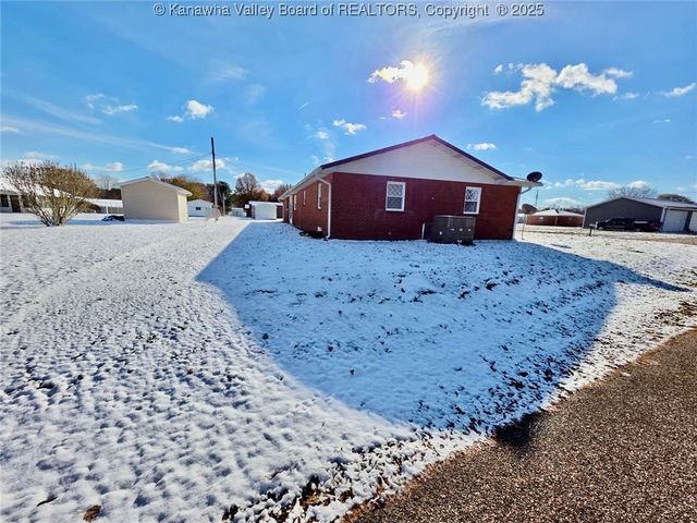 220 Simmons Drive, Millwood, WV 25262