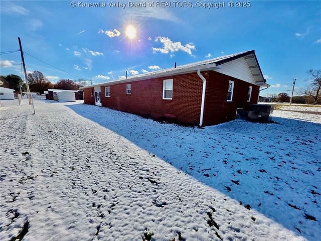 220 Simmons Drive, Millwood, WV 25262