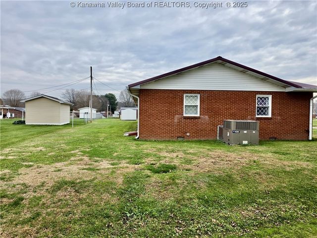 220 Simmons Drive, Millwood, WV 25262
