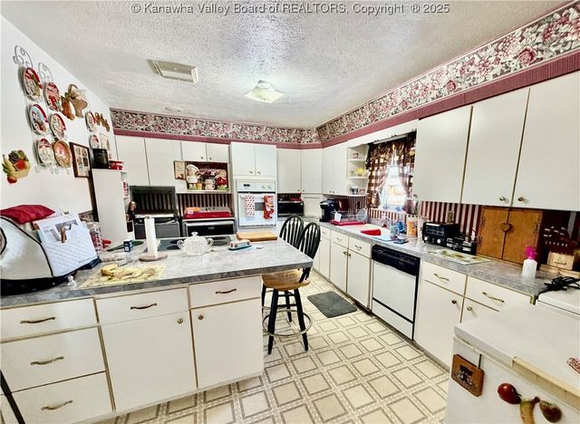 220 Simmons Drive, Millwood, WV 25262