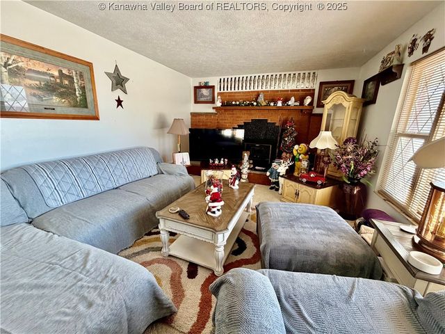 220 Simmons Drive, Millwood, WV 25262