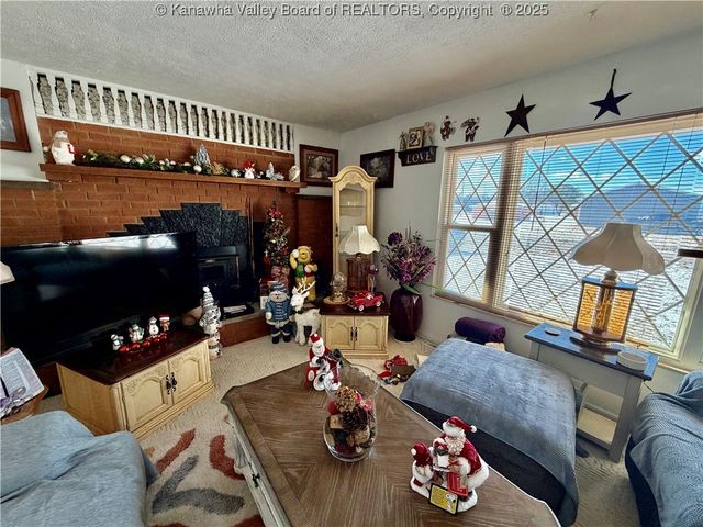 220 Simmons Drive, Millwood, WV 25262