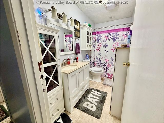 220 Simmons Drive, Millwood, WV 25262