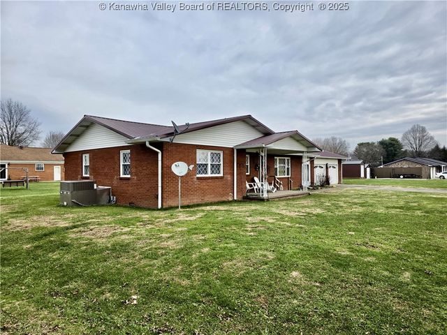 220 Simmons Drive, Millwood, WV 25262