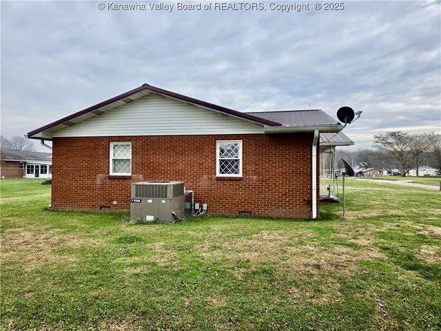 220 Simmons Drive, Millwood, WV 25262