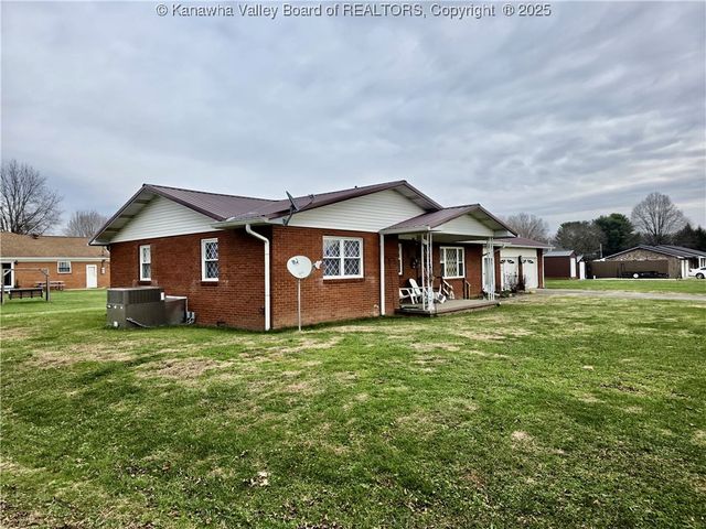 220 Simmons Drive, Millwood, WV 25262