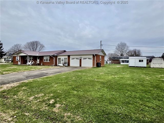 220 Simmons Drive, Millwood, WV 25262