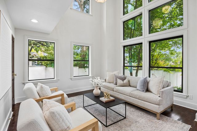 2010 Mayflower Drive, Dallas, TX 75208