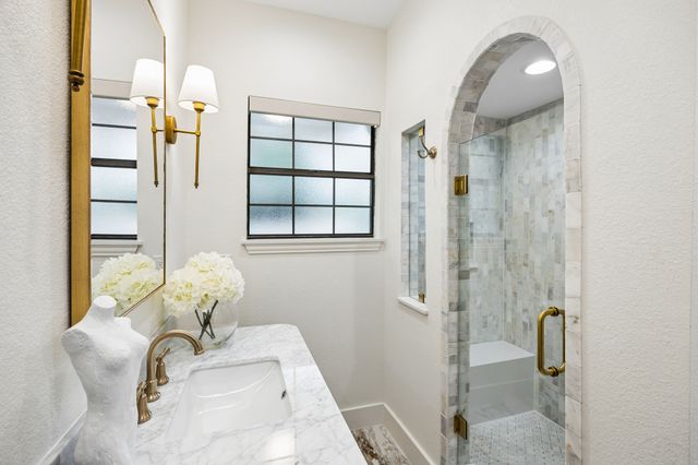 2010 Mayflower Drive, Dallas, TX 75208