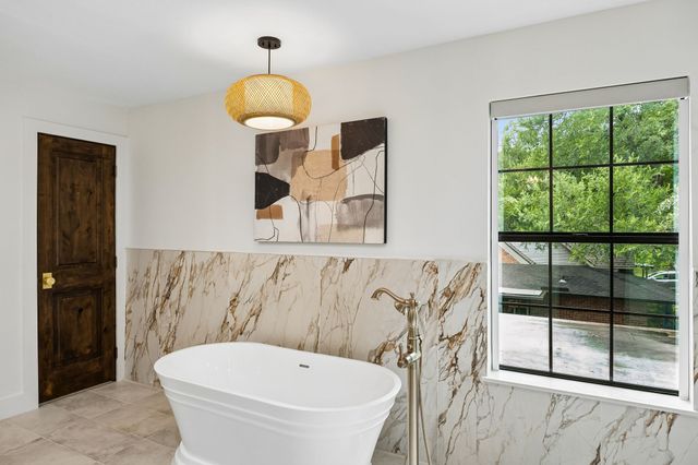 2010 Mayflower Drive, Dallas, TX 75208