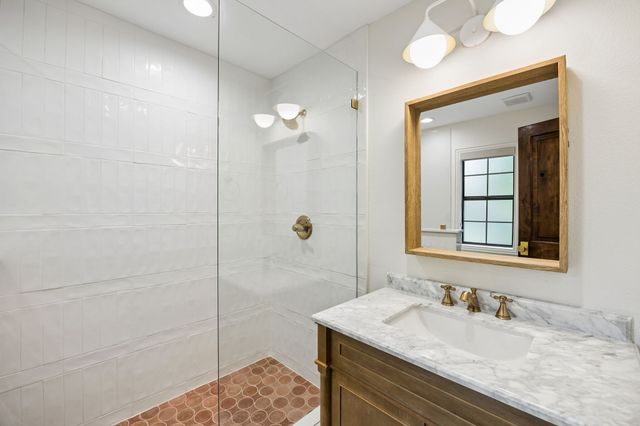 2010 Mayflower Drive, Dallas, TX 75208