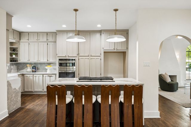 2010 Mayflower Drive, Dallas, TX 75208