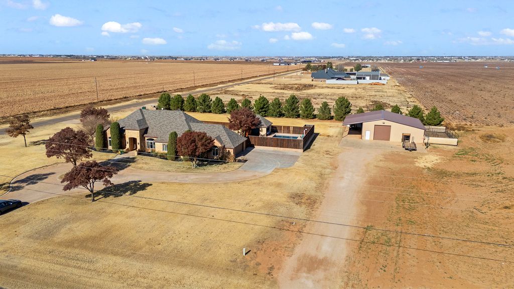 7824 F M 2641, Shallowater, TX 79363