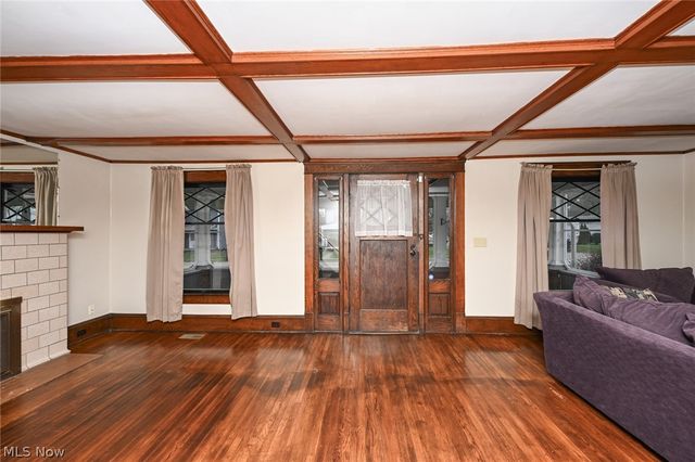 329 Redwood Street SW, Beach City, OH 44608