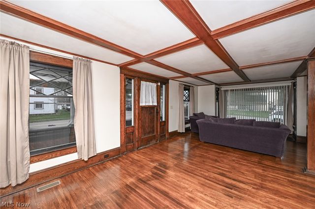 329 Redwood Street SW, Beach City, OH 44608