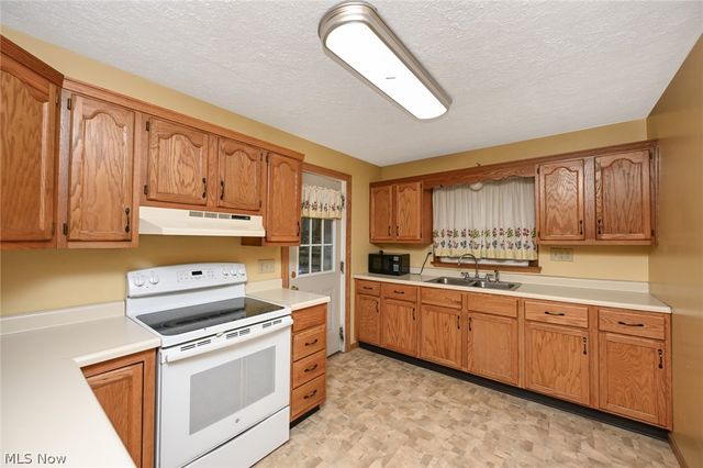 329 Redwood Street SW, Beach City, OH 44608