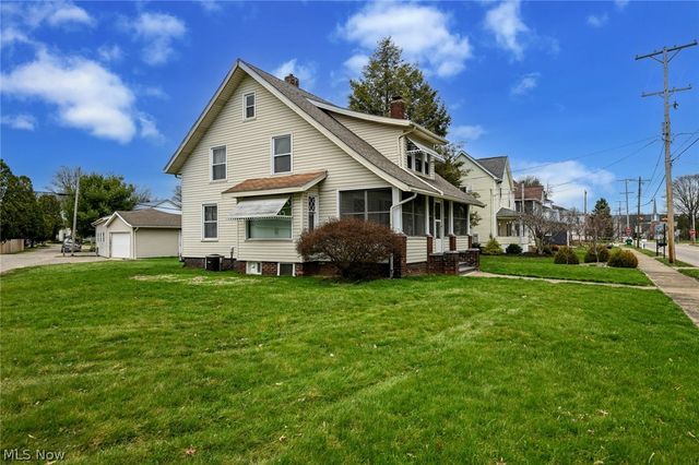 329 Redwood Street SW, Beach City, OH 44608