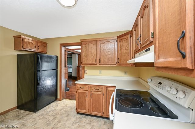 329 Redwood Street SW, Beach City, OH 44608