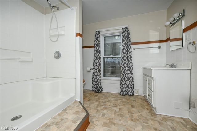 329 Redwood Street SW, Beach City, OH 44608