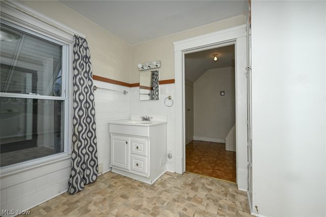 329 Redwood Street SW, Beach City, OH 44608