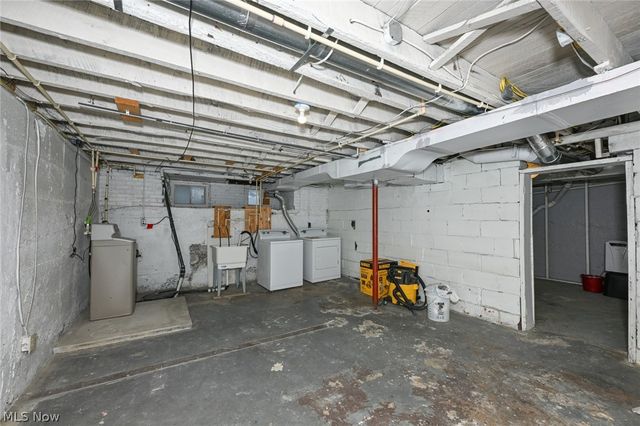 329 Redwood Street SW, Beach City, OH 44608