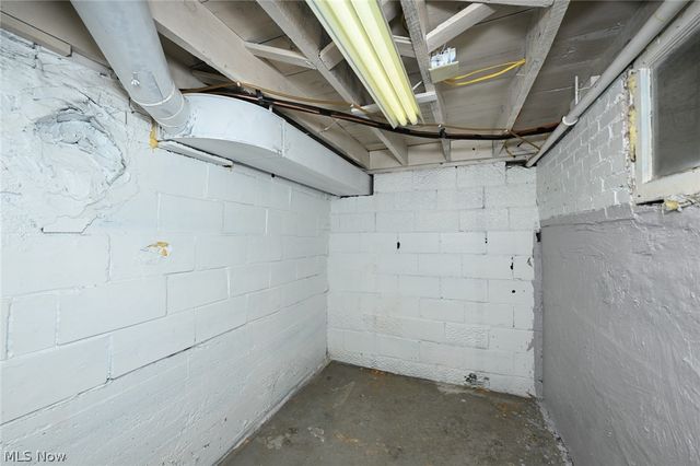 329 Redwood Street SW, Beach City, OH 44608