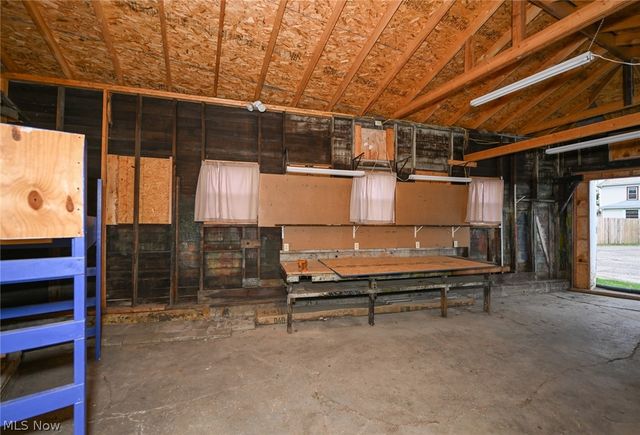 329 Redwood Street SW, Beach City, OH 44608