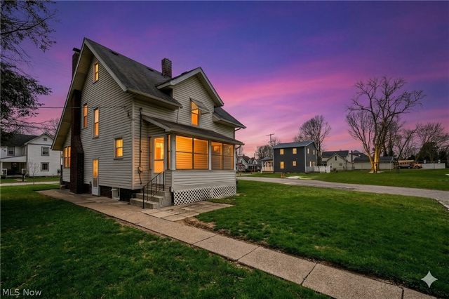 329 Redwood Street SW, Beach City, OH 44608