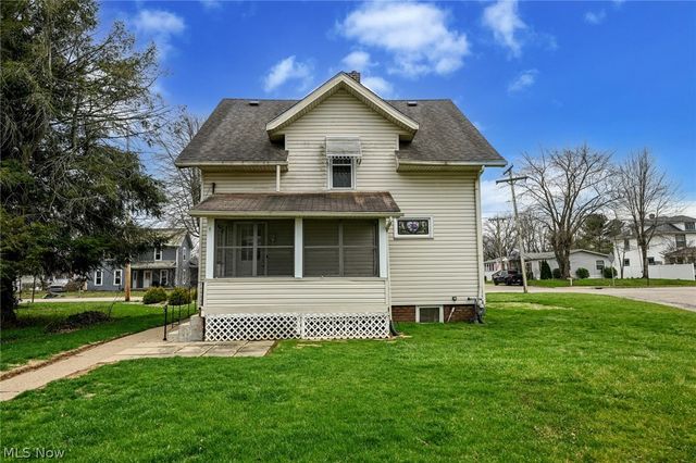 329 Redwood Street SW, Beach City, OH 44608