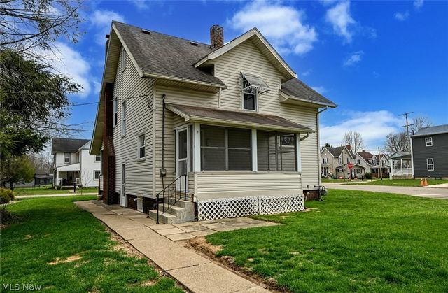 329 Redwood Street SW, Beach City, OH 44608