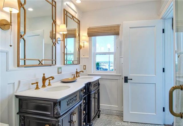 1119 E Balboa Boulevard A, Newport Beach, CA 92661