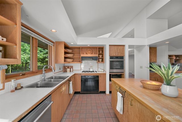 3169 Agate Bay Lane, Bellingham, WA 98226