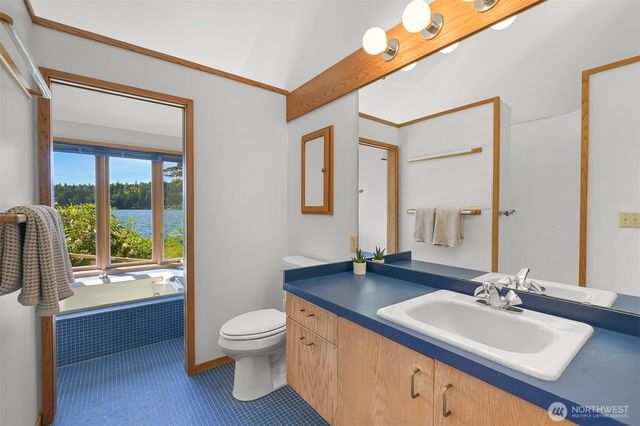 3169 Agate Bay Lane, Bellingham, WA 98226