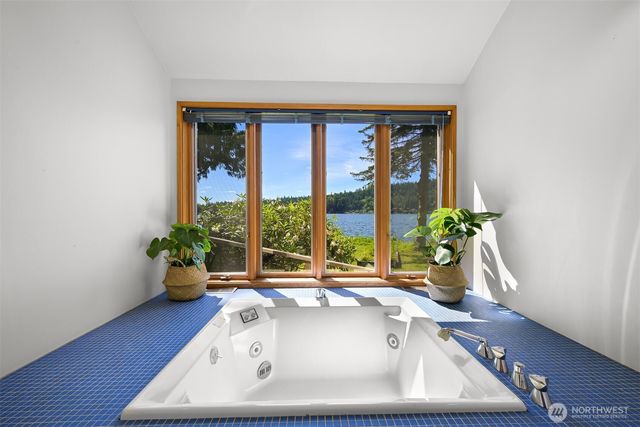 3169 Agate Bay Lane, Bellingham, WA 98226