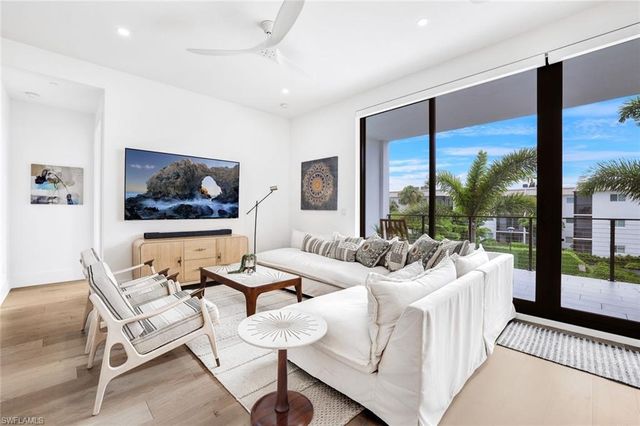 850 Central AVE 207, Naples, FL 34102