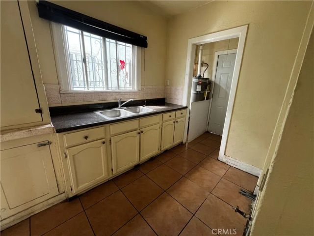 6325 S Figueroa Street, Los Angeles, CA 90003