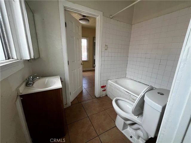 6325 S Figueroa Street, Los Angeles, CA 90003