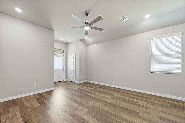 804 Pine Beach Drive, Princeton, TX 75071